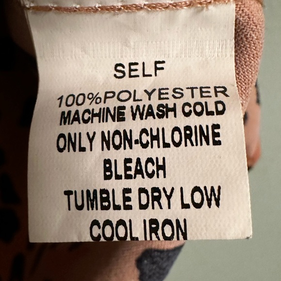 Orange printed shortsleeved blouse with back tie - Picture 3 of 3